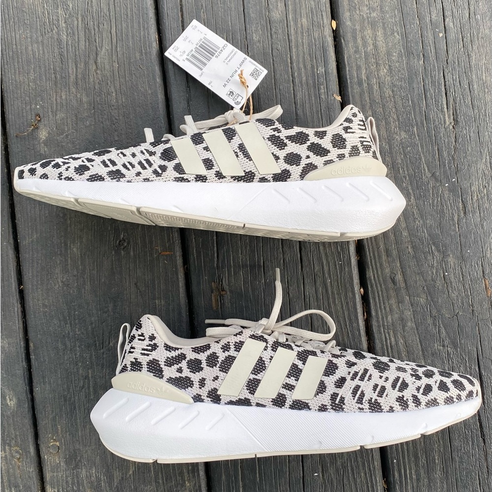 Women’s Adidas shoes size 8.5